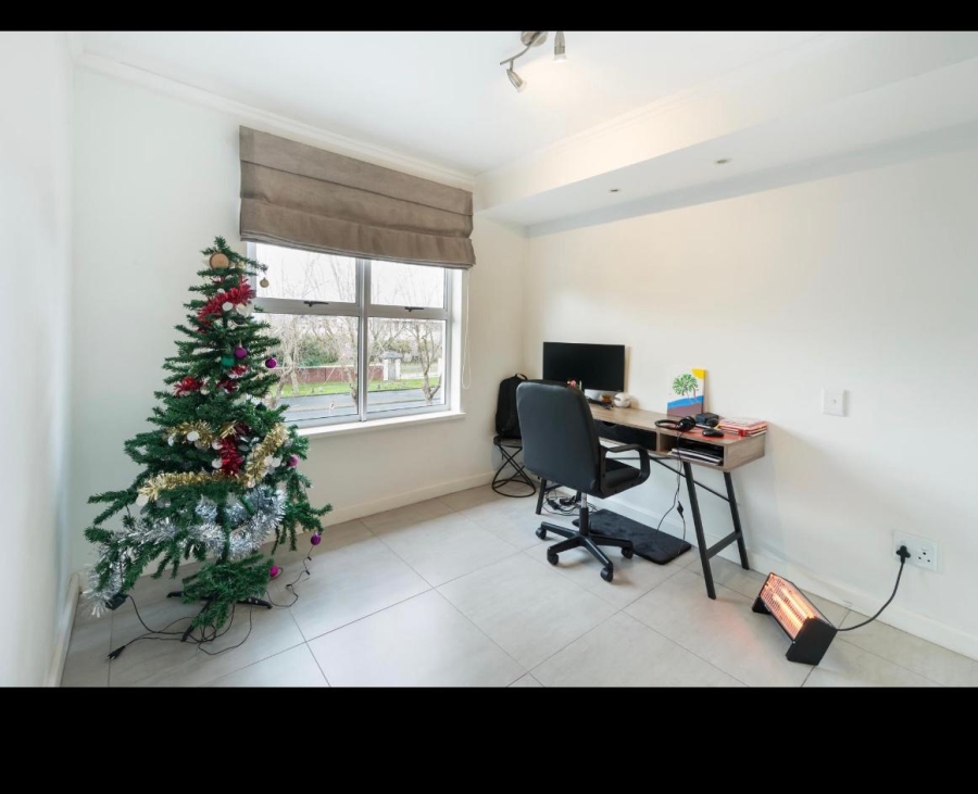 To Let 2 Bedroom Property for Rent in Kenilworth Western Cape